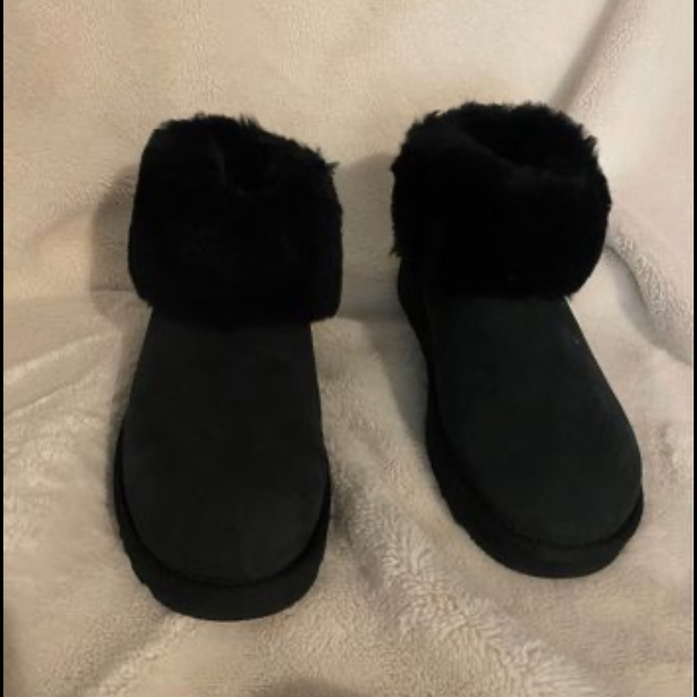 Brand new UGG  Classic Mini Fluff Genuine Shearling Bootie (no box) size 7
